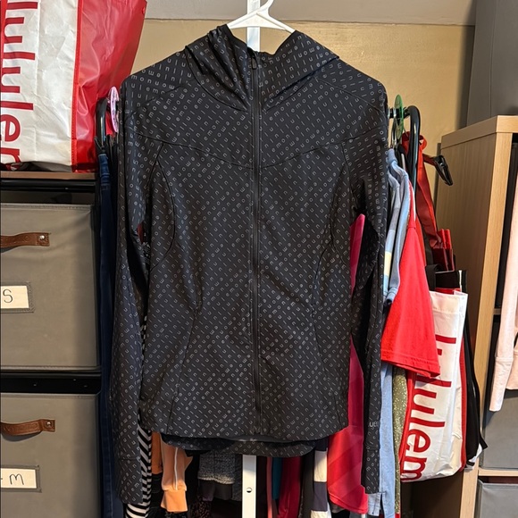 RARE Lululemon Mist Over Windbreaker Sz 4 Mirrorify Black Multi 475 - Picture 1 of 11